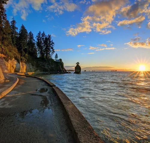 vancouver_stanleyparkseawall_jamesvancouver-istock-520298306